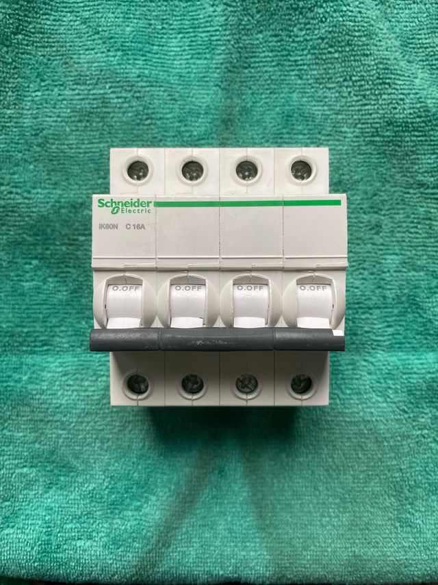 Interruptor Automático Schneider 16A