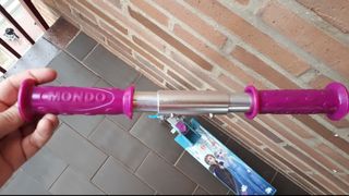 Patinete de aluminio plegable-Frozen. Con su caja.