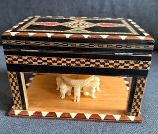 Caja marquetería la Fuente de los Leones Granada