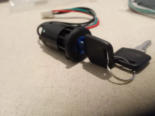 Bombín con llaves de contacto