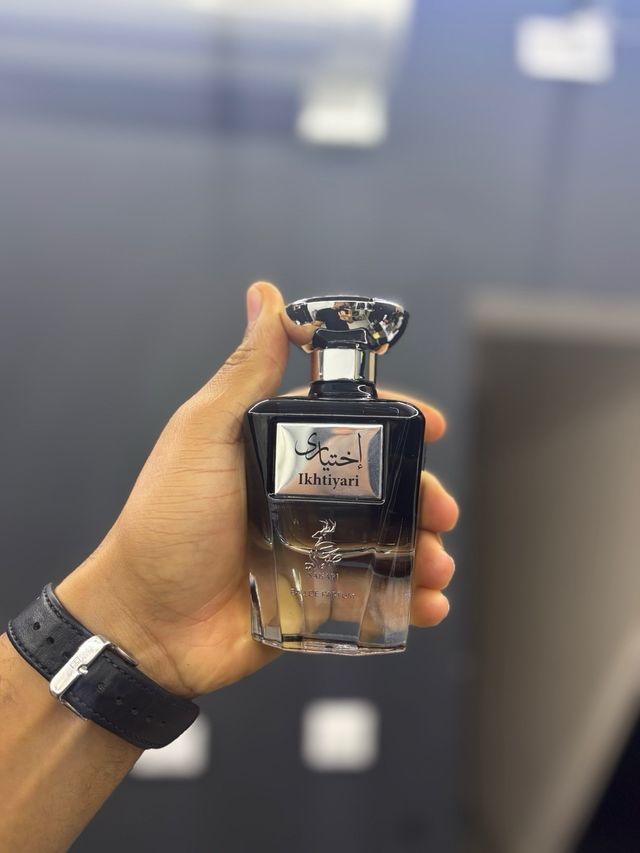 Perfume Ikhitiyari Negro y Dorado