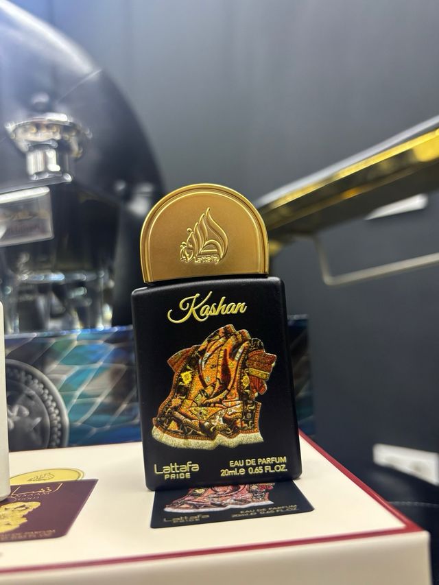 Perfume Ikhitiyari Negro y Dorado