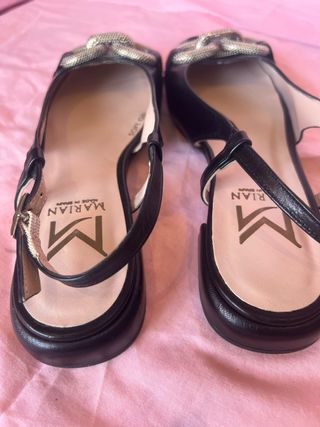 Zapatos tacón bajo, destalonados Talla 37.
