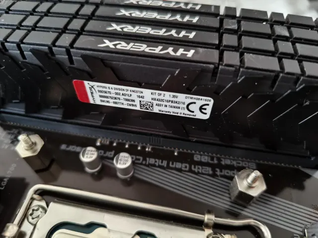 i7 12700kf + Gigabyte Z690 UD DDR4 + 32gb RAM