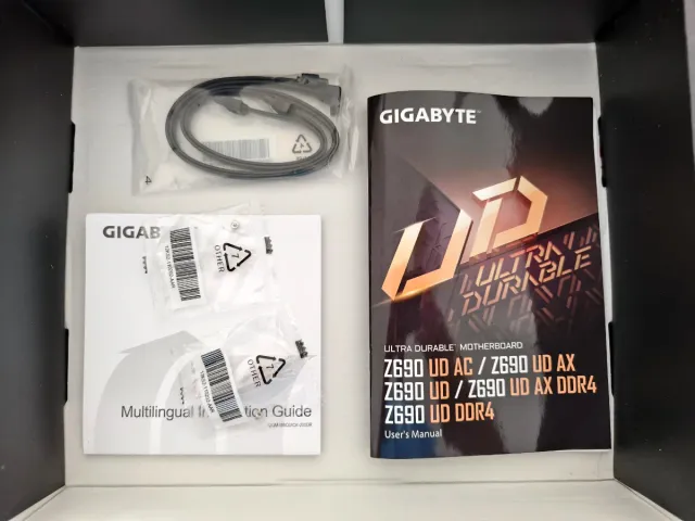 i7 12700kf + Gigabyte Z690 UD DDR4 + 32gb RAM