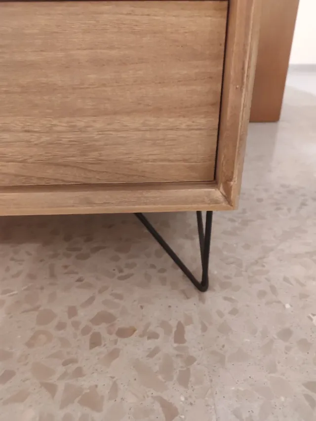 Aparador NUEVO de madera con patas metálicas