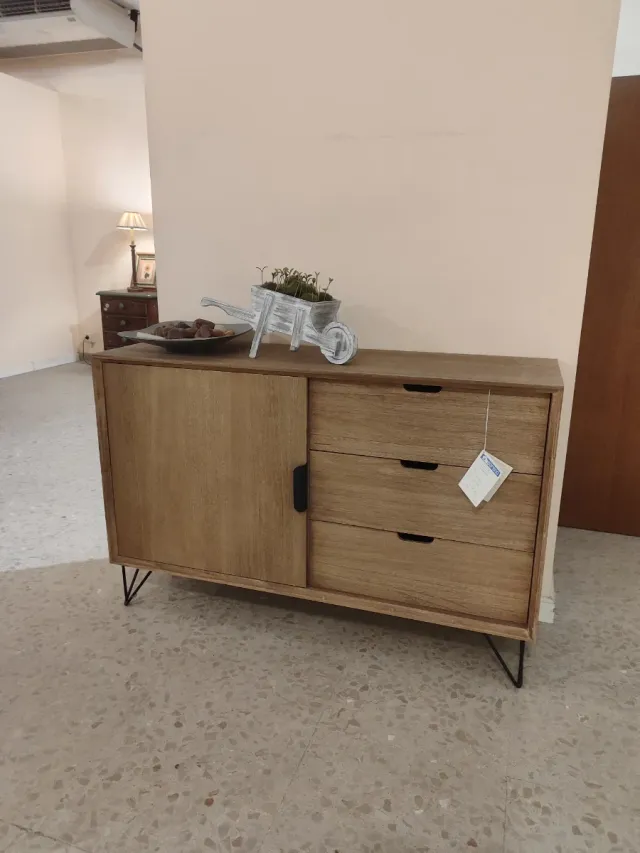 Aparador NUEVO de madera con patas metálicas