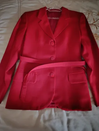 Blazer rojo con cinturón