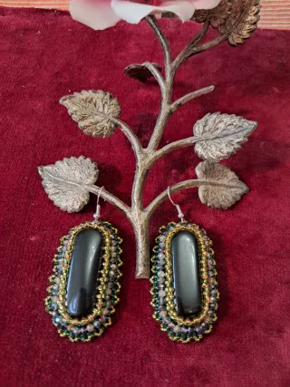 Pendientes Ovalados Negros con Abalorios