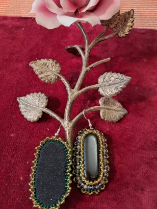 Pendientes Ovalados Negros con Abalorios