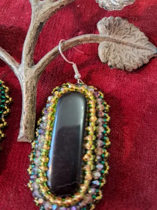 Pendientes Ovalados Negros con Abalorios