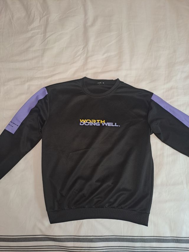 Sudadera negra y morada talla M