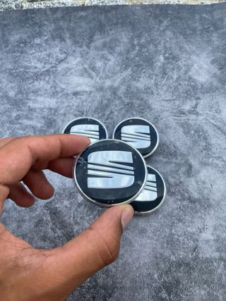 Tapabujes Seat 56mm Negro Plata 5F0601171