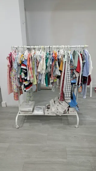 Lote Ropa Infantil Nueva, entorno a las 700 piezas