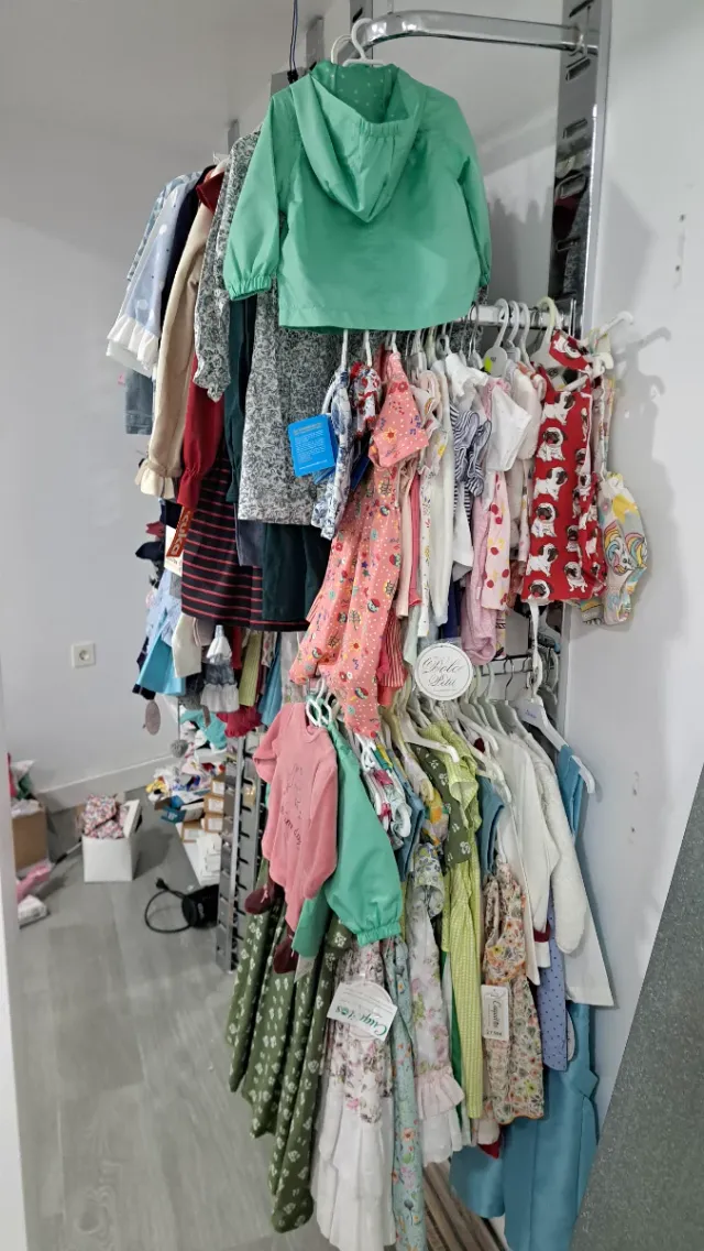 Lote Ropa Infantil Nueva, entorno a las 700 piezas