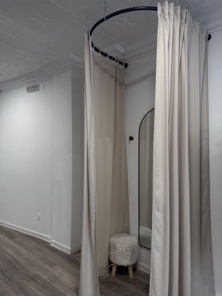 Probador colgante de ropa con cortinas