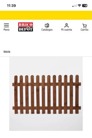 Vallas de madera con puerta y postes