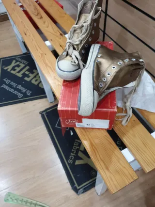 Botas de cuña doradas para hombre