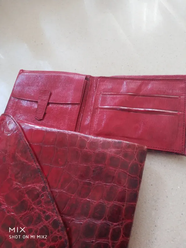 Bolso Clutch y Billetera Piel Roja de cocodrilo