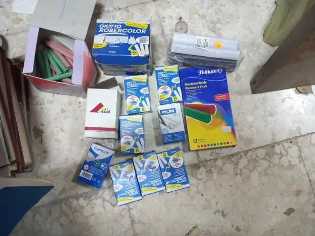 Lote de tizas Giotto, Pelikan y Milan