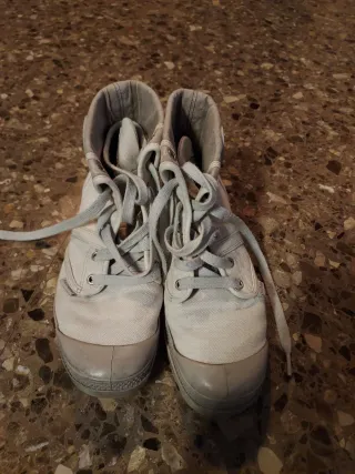 Zapatillas Palladium Gris claro, son muy cómodas .