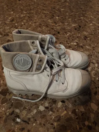 Zapatillas Palladium Gris claro, son muy cómodas .