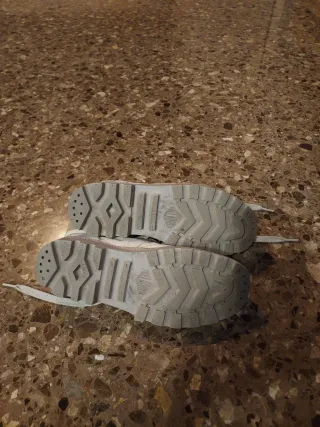 Zapatillas Palladium Gris claro, son muy cómodas .