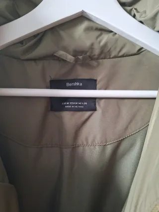 Cazadora plumas verde Bershka M
