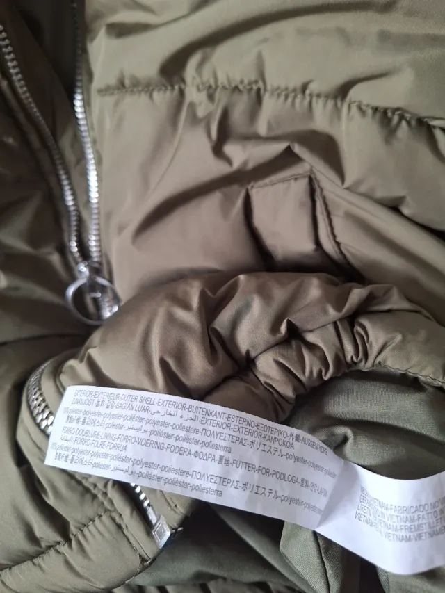 Cazadora plumas verde Bershka M