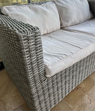 Sofá 2 plazas mimbre gris y blanco