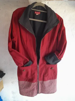 Abrigo largo mujer rojo y negro