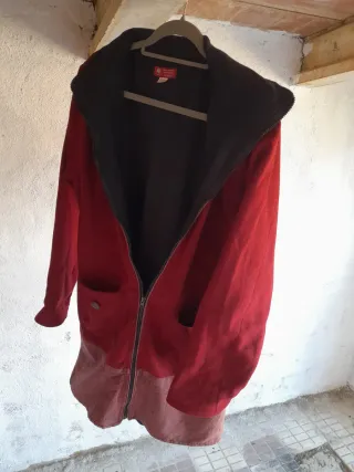 Abrigo largo mujer rojo y negro