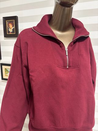 3 Jerséis Stradivarius (Beige, Azul, Rojo)