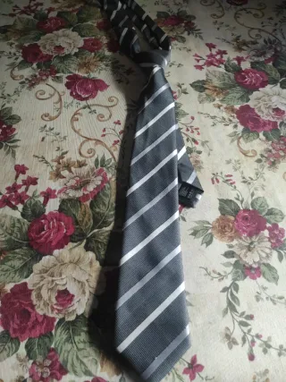 Corbata rayas grises y plateadas