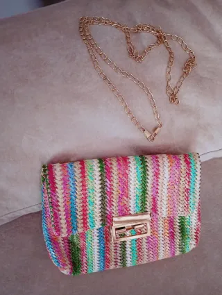 Bolso Clutch Multicolor con Cadena Dorada