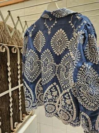 Blusa efecto vaquero bordada