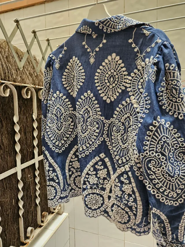 Blusa efecto vaquero bordada
