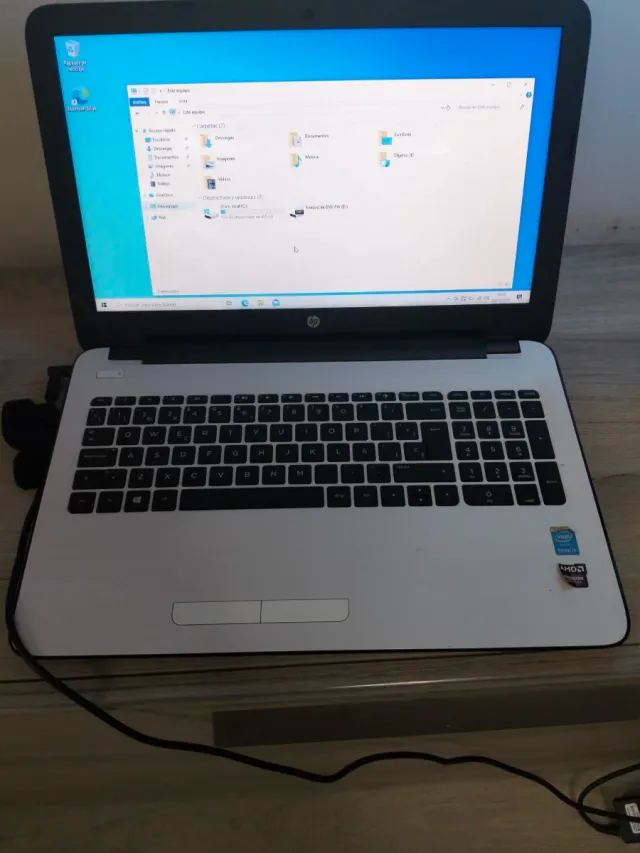 Ordenador HP blanco para piezas