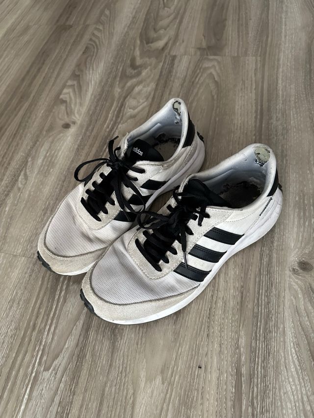 Zapatillas Adidas Blancas y Negras