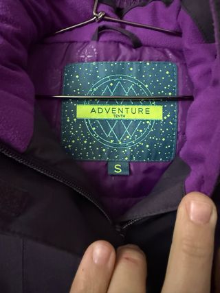 Cazadora deportiva azul y morada