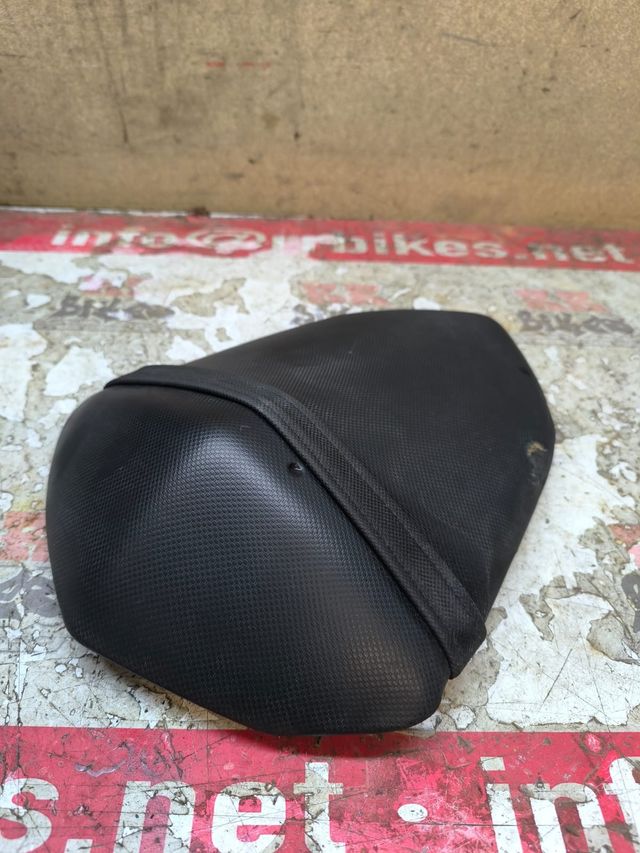 ASIENTO PASAJERO KAWASAKI Z750 07-12 *DESPERFECTO*