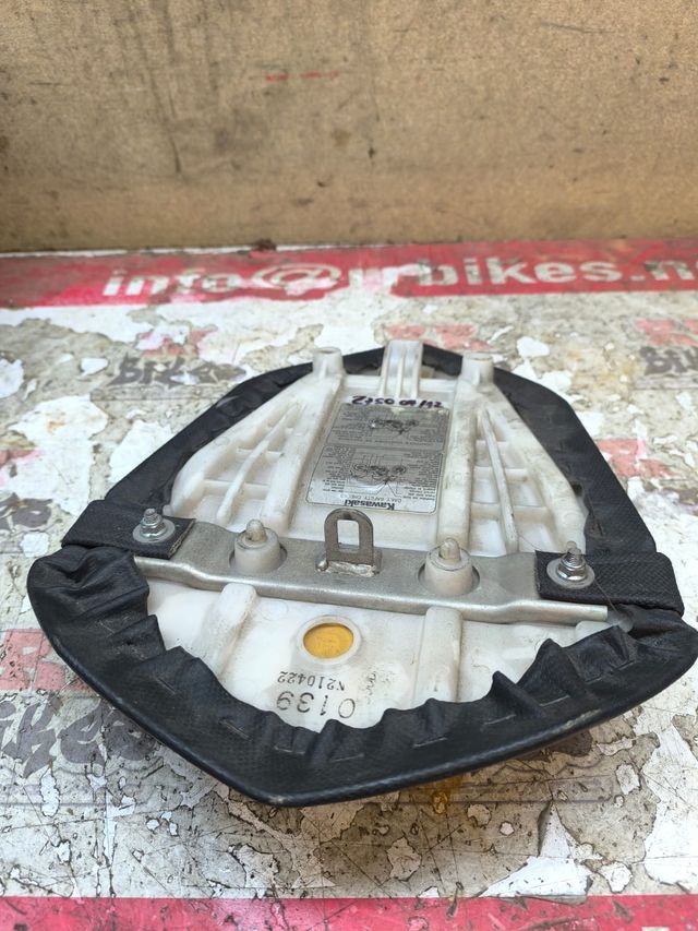 ASIENTO PASAJERO KAWASAKI Z750 07-12 *DESPERFECTO*
