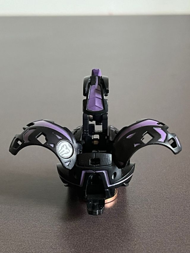 Bakugan Dakus Negro y Morado