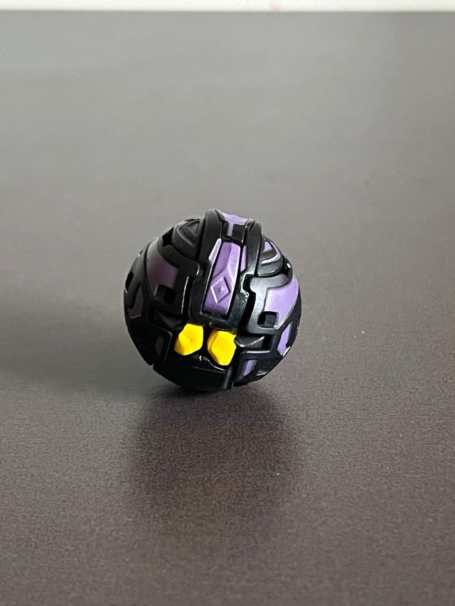 Bakugan Dakus Negro y Morado