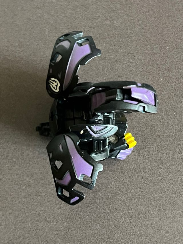 Bakugan Dakus Negro y Morado