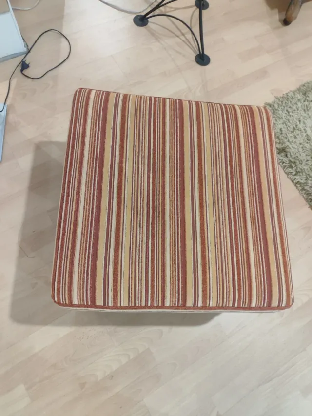 Reposapiés NUEVO tapizado rayas