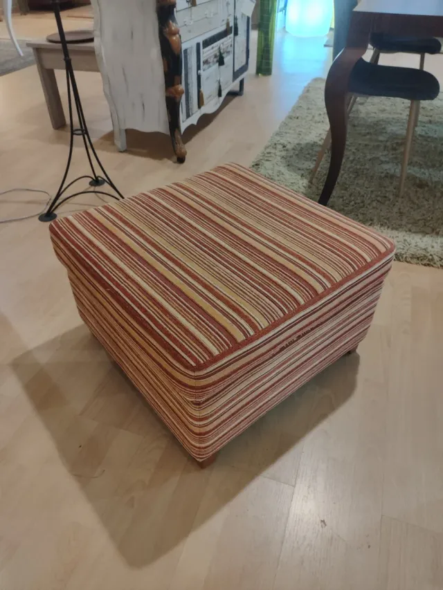 Reposapiés NUEVO tapizado rayas