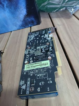 AMD Radeon Pro WX 2100 - Tarjeta gráfica