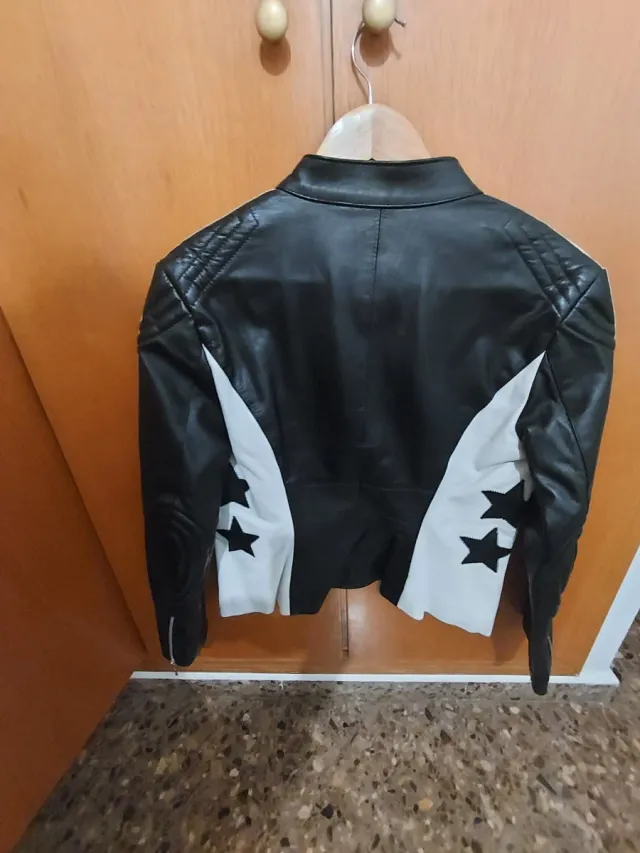 Chaqueta motera cuero negra y blanca