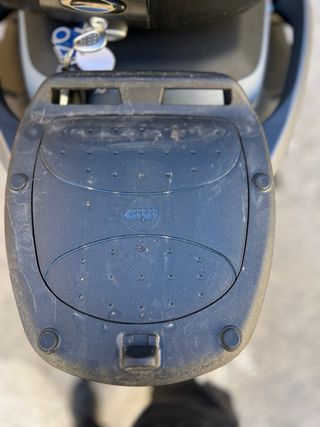 Baúl Givi Monolock 37L + Soporte